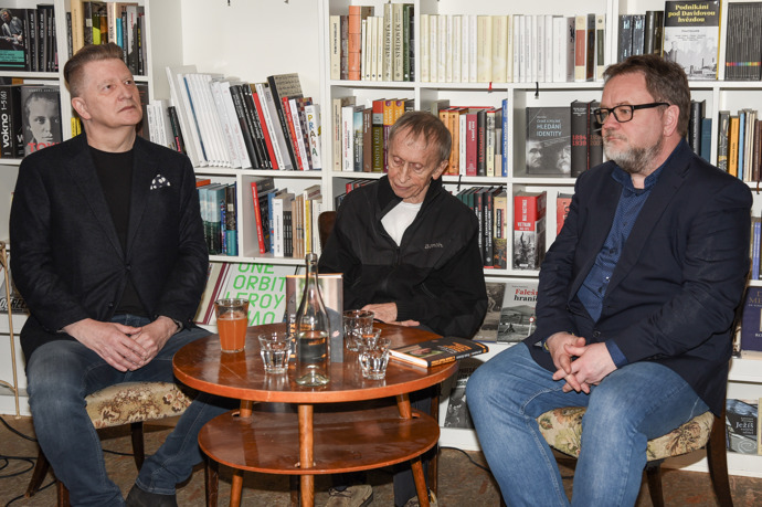 FOTO: Ivan Kraus s hosty. – stránka 3