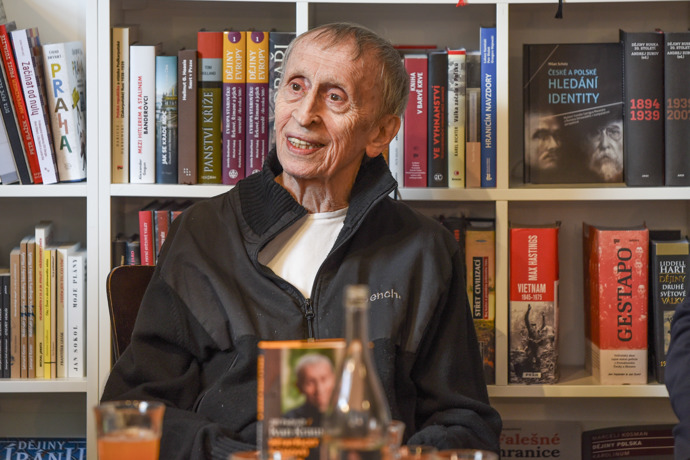 FOTO: Ivan Kraus je úspěšný spisovatel. – stránka 5
