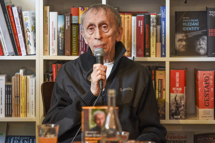 FOTO: Ivan Kraus promluvil. – stránka 7