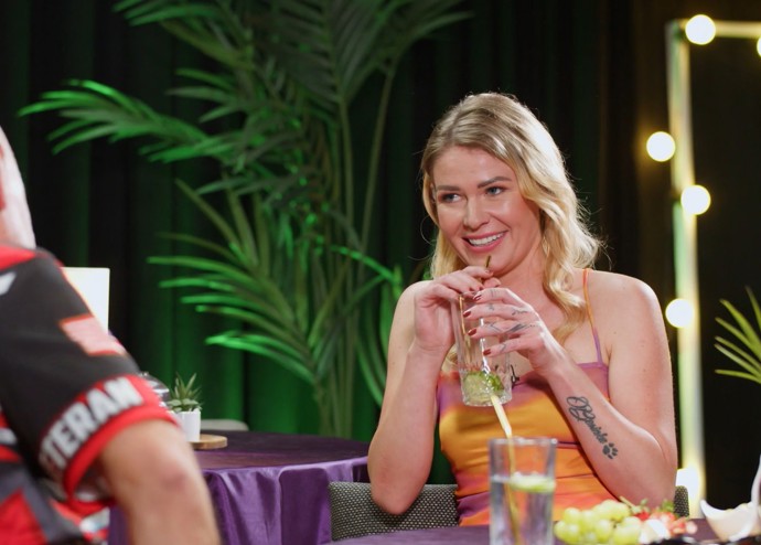 FOTO: Na následném oblečeném rande se ukázalo, že šedesátníka a mladou maminku spojuje i město Chomutov. – stránka 5