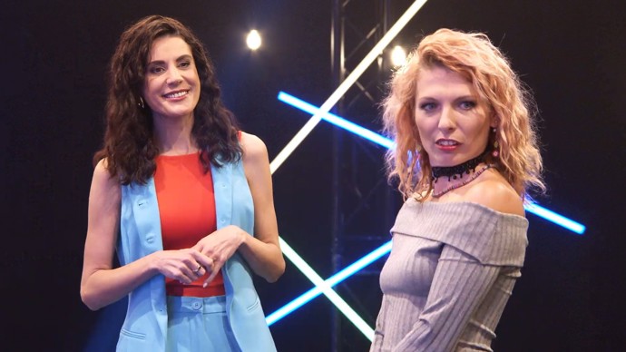 FOTO: Lucka si během výběru všímá hrudníků a líbí se jí na klucích barevné vlasy. – stránka 20