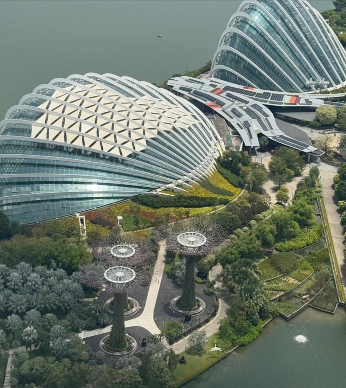 FOTO: Monika Babišová si pochvaluje město Singapur.