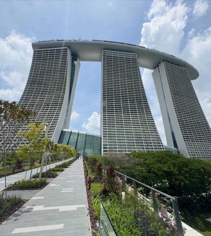 FOTO: Monika Babišová je v Singapuru. – stránka 7