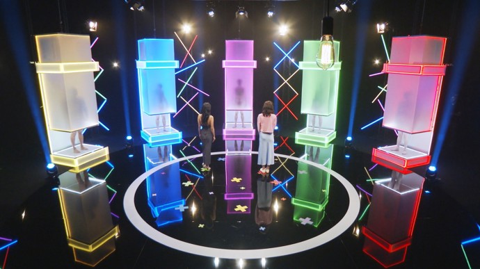 FOTO: Nikola se do pořadu přihlásila nejen ze zvědavosti, ale i s jasným cílem: najít muže, který ji zaujme. – stránka 27