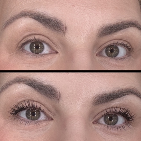 Druhou řasenkou, kterou testovala šéfredaktorka Kristina, byla Panorama od L'oréal Paris. Jak vidíte na fotce, taky v pár tazích dokáže krásně zvýraznit řasy, dodat jim délku i objem. 