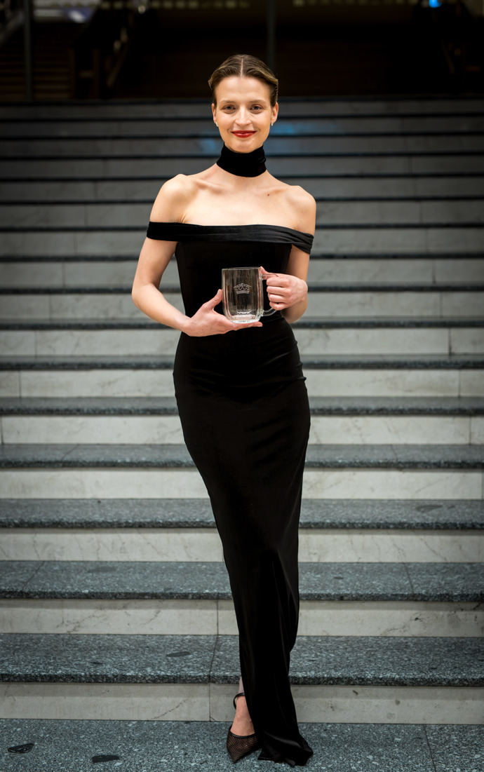 FOTO: Simona Lewandowska s designovým půllitrem.