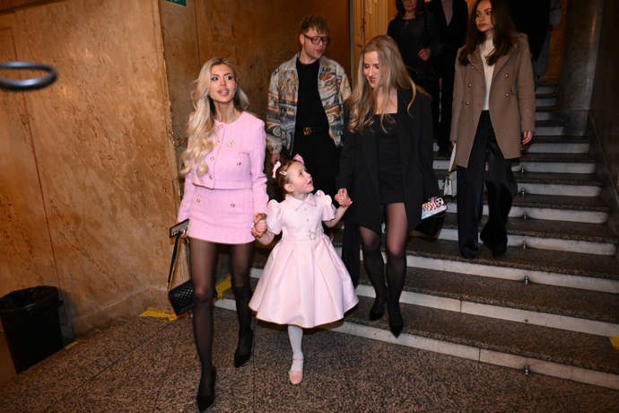 FOTO: Lela Ceterová vzala svou dceru Lili na koncert. – stránka 38