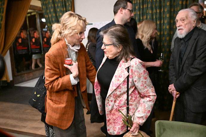 FOTO: Zuzana Kronerová s Janou Plodkovou. – stránka 11