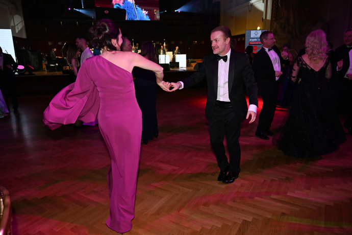 FOTO: Manželé Šporclovi to rozjeli na parketu. – stránka 5