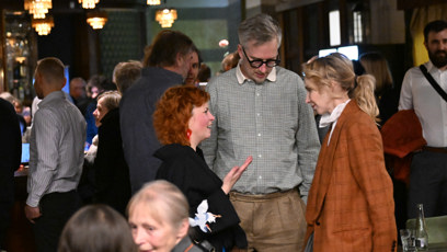 FOTO: Jana Plodková na slavnostní premiéře filmu Tanec s medvědem prohodila pár slov s kolegy a přáteli.