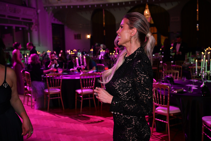 FOTO: Lela Ceterová to na plese rozjela. – stránka 77