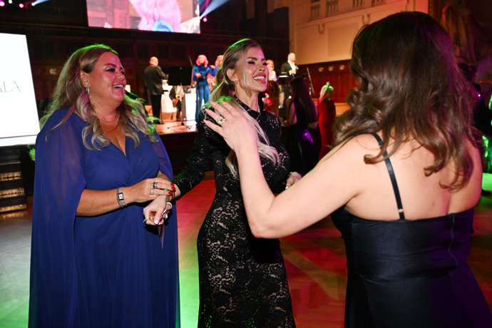 FOTO: Lela Ceterová to na plese rozjela. – stránka 65