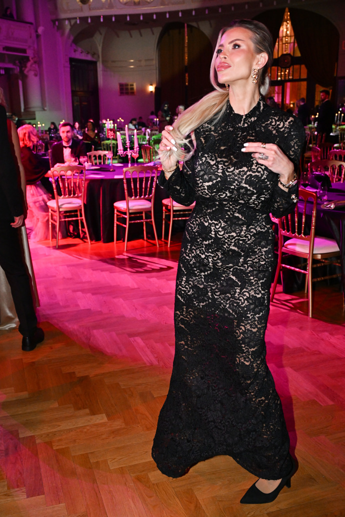 FOTO: Lela Ceterová na Plese potravinové banky. – stránka 42