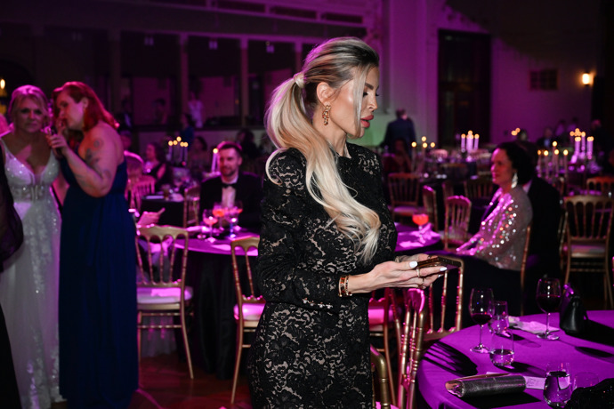 FOTO: Lela Ceterová to na plese rozjela. – stránka 63