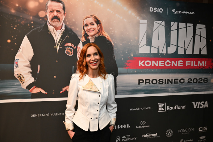 FOTO: Hana Vagnerová s úsměvem od uch k uchu. – stránka 17