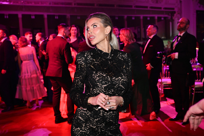 FOTO: Lela Ceterová to na plese rozjela. – stránka 71