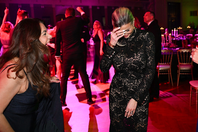 FOTO: Lela Ceterová to na plese rozjela. – stránka 61