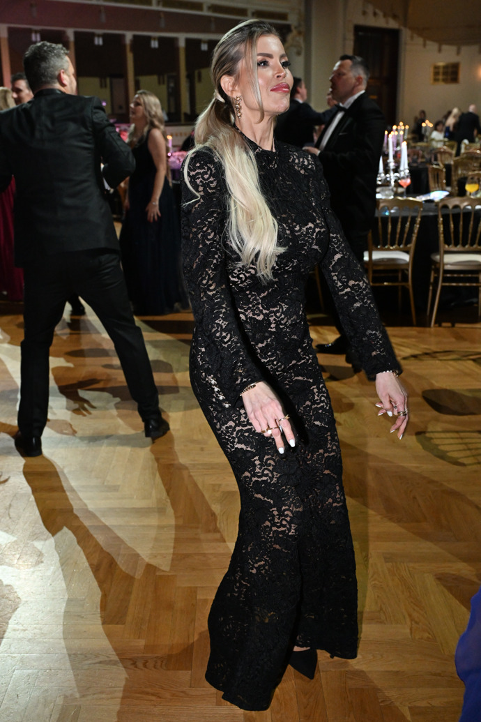 FOTO: Lela Ceterová si užívala večer. – stránka 39