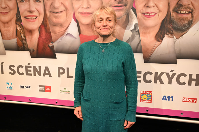 FOTO: Pavle Tomicové to v zelených šatech moc slušelo. – stránka 1