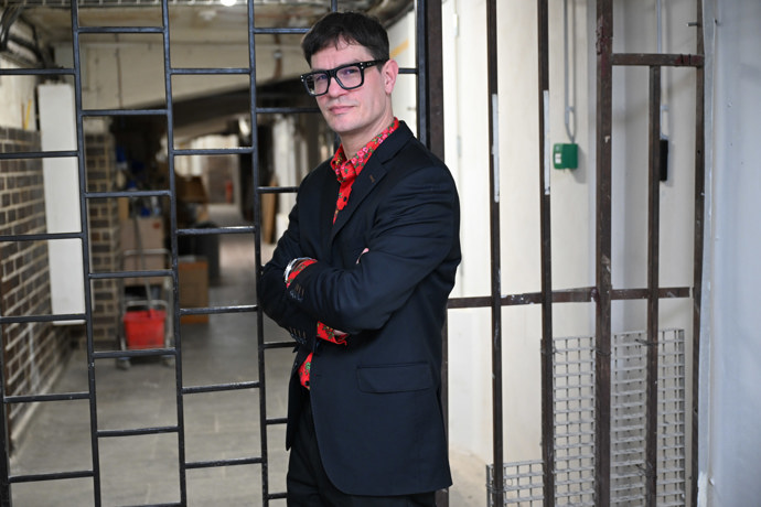 FOTO: Zpěvák David Kraus. – stránka 26