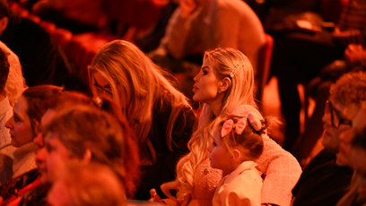 FOTO: Lela Ceterová se svou dcerou v publiku.