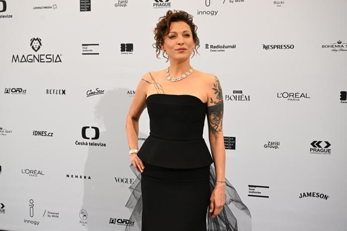 FOTO: Komičce Adéle Elbel to náramně slušelo. – stránka 2