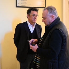 Soud Adama Krause a Nikol Enevové.