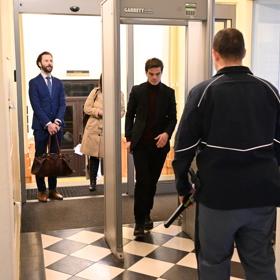 Soud Adama Krause a Nikol Enevové.