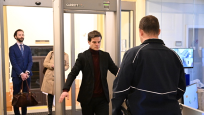 FOTO: Adam Kraus dorazil na soud s Nikol Enevovou.