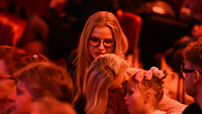 FOTO: Lela Ceterová v průběhu koncertu se svou dcerou Lili.