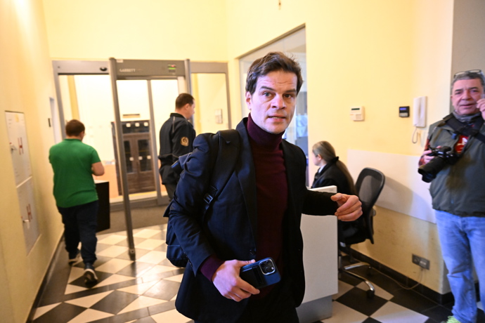 FOTO: Soud Adama Krause a Nikol Enevové. – stránka 56