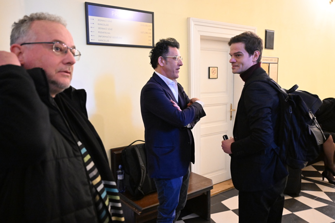 FOTO: Soud Adama Krause a Nikol Enevové. – stránka 31