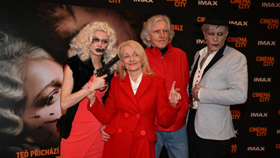 FOTO: Veronika Žilková s partnerem Ivanem Hubačem na premiéře amerického filmu Nevěsta!