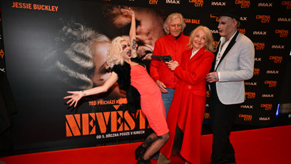 FOTO: Veronika Žilková s partnerem Ivanem Hubačem na premiéře amerického filmu Nevěsta!