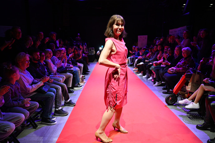 FOTO: Herečka Michaela Dolinová. – stránka 1