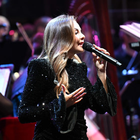 Monika Bagárová během vystoupení.