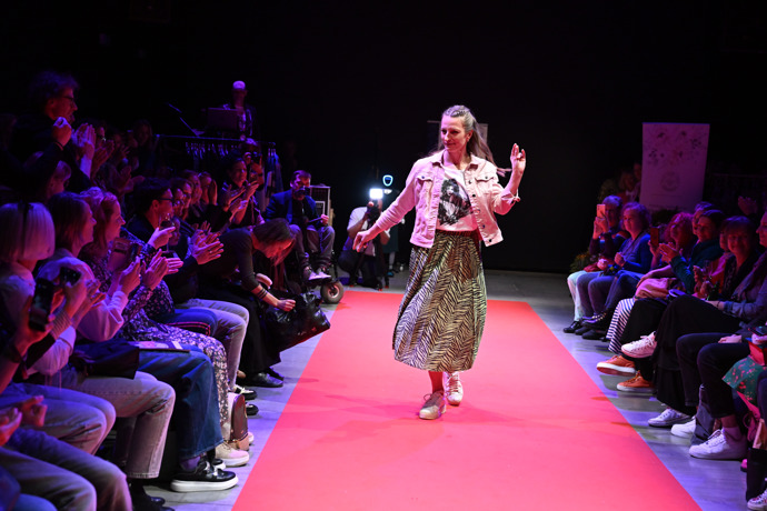 FOTO: Anna Polívková měla dobrou náladu. – stránka 11