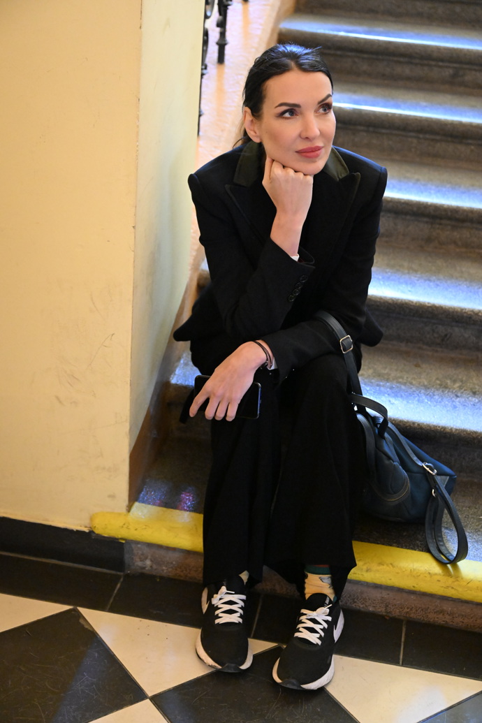 FOTO: Soud Adama Krause a Nikol Enevové. – stránka 47