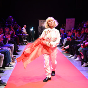 Dana Batulková na charitativní módní přehlídce.