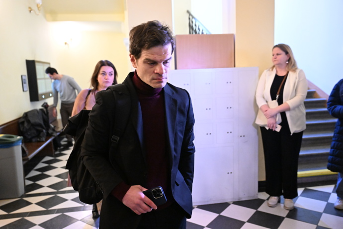 FOTO: Soud Adama Krause a Nikol Enevové. – stránka 45