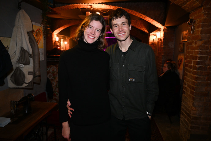 FOTO: Albert Černý po boku své manželky Barbory Podzimkové. – stránka 11