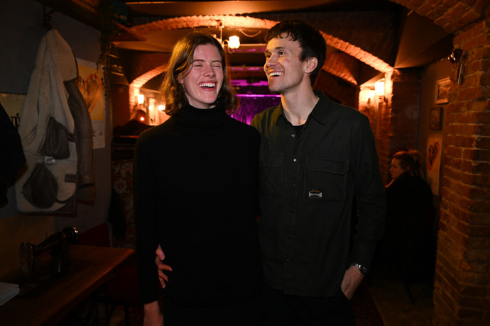 FOTO: Albert Černý a Barbora Podzimková vypadají šťastně. – stránka 10