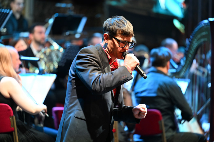 FOTO: David Kraus během vystoupení. – stránka 12