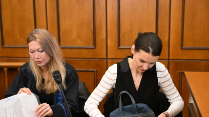 FOTO: Nikol Enevová a advokátka Klára Long Slámová.