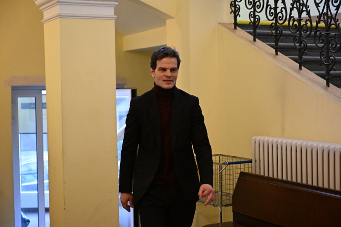 FOTO: Soud Adama Krause a Nikol Enevové. – stránka 40