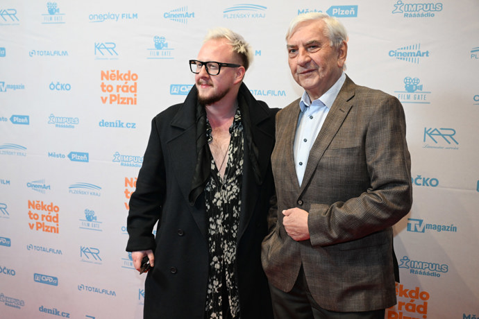 FOTO: Štěpán Kozub a Miroslav Donutil rozdávali úsměvy. – stránka 43