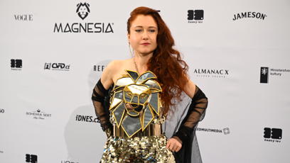 FOTO: Eva Toulová jako vždy zvolila bizarní outfit.