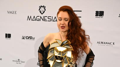 FOTO: Eva Toulová jako vždy zvolila bizarní outfit.