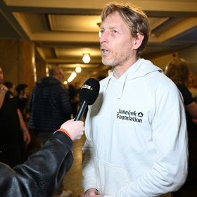 Karel Janeček věří, že budoucnost společnosti bude nezávislá na politických stranách.