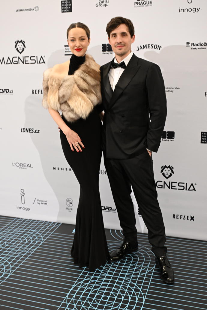 FOTO: Novinář Čestmír Strakatý s krásnou manželkou. – stránka 3